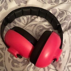 Head phones to muffle loud noises